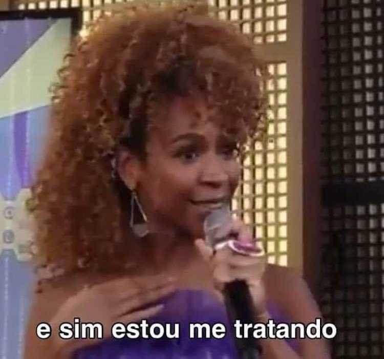 karol konka com microfone falando: e sim estou me tratando
